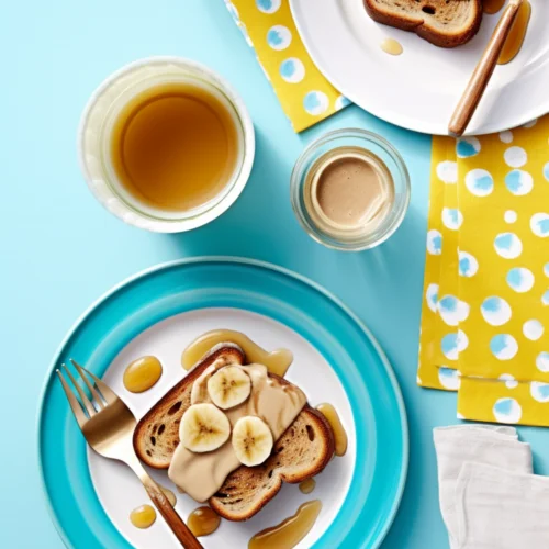 Whole Grain Toast with Hazelnut Spread and Sliced Bananas_001